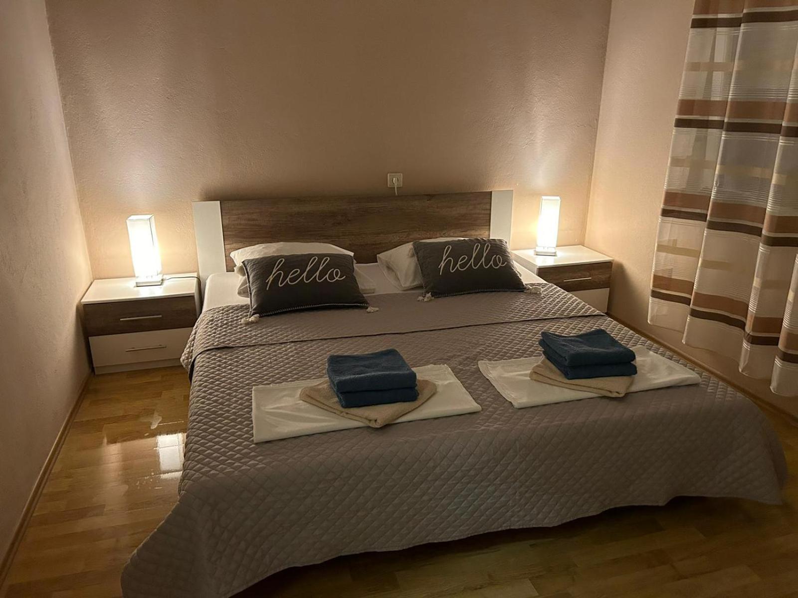 Apartmani Deni ซริกเวนิซา ภายนอก รูปภาพ