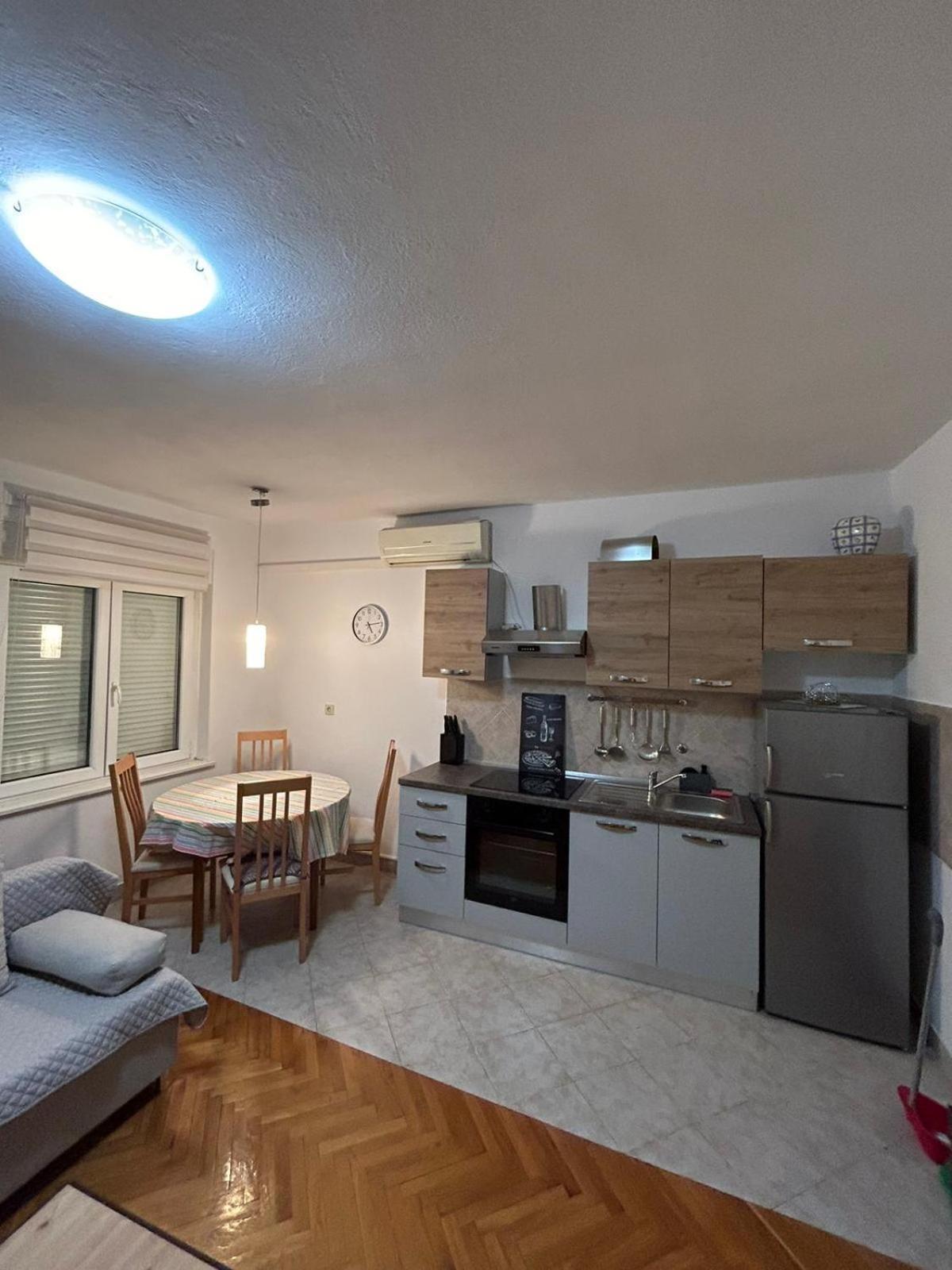 Apartmani Deni ซริกเวนิซา ภายนอก รูปภาพ