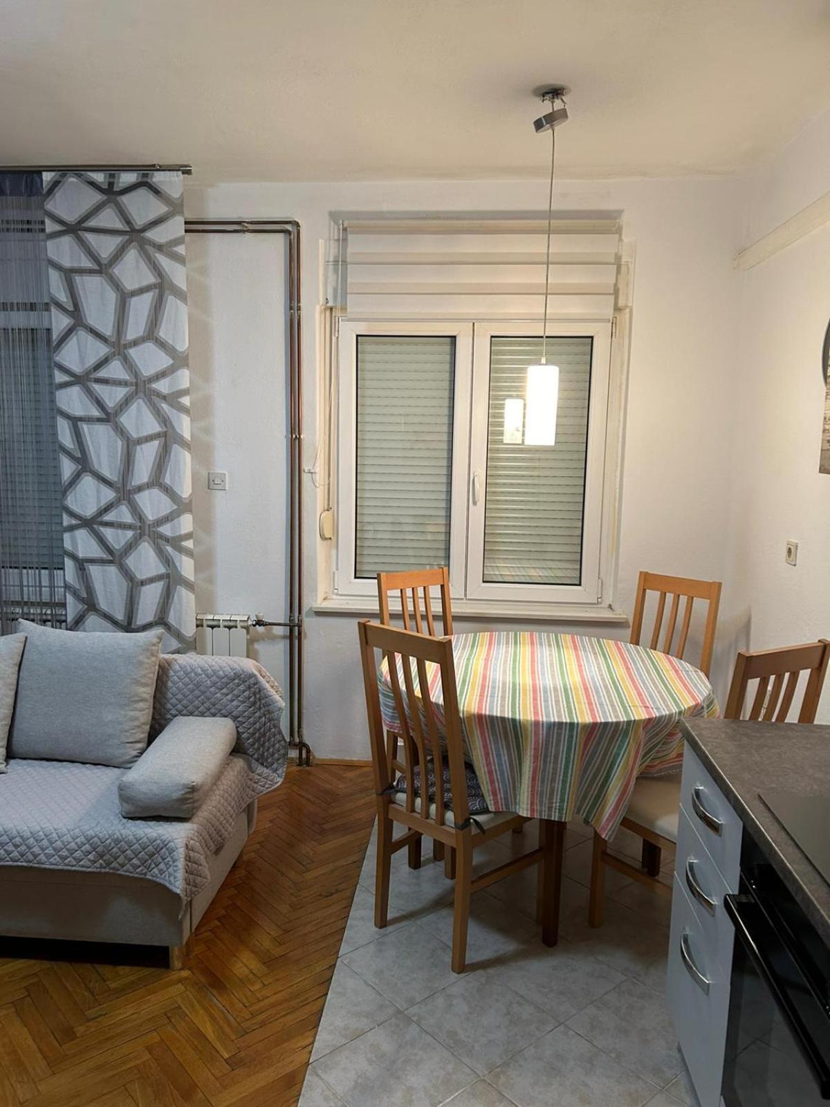 Apartmani Deni ซริกเวนิซา ภายนอก รูปภาพ